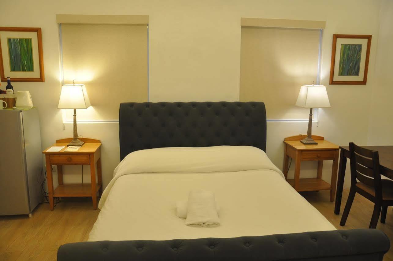 The Carmelence Lodge Tagaytay City Exterior photo