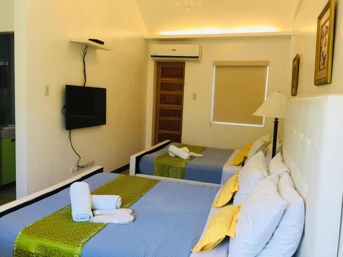 The Carmelence Lodge Tagaytay City Exterior photo